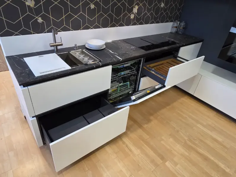 Cucina ad angolo moderna bianca Ar-tre Cucina up design laccata piano quarzite  a soli 10830 Euro
