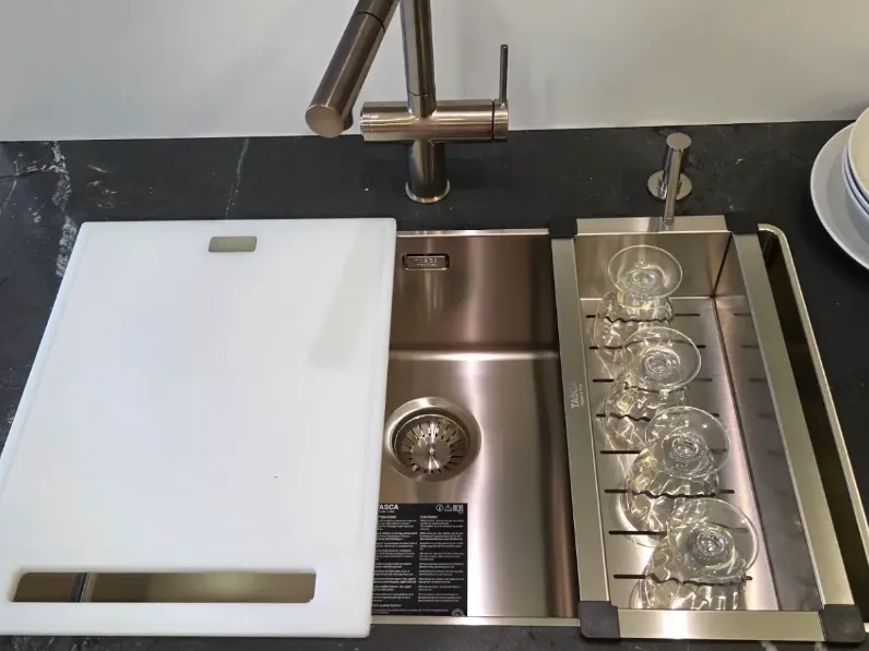 Cucina ad angolo moderna bianca Ar-tre Cucina up design laccata piano quarzite  a soli 10830 Euro