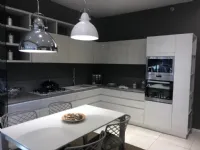 Cucina ad angolo in laccato lucido tortora Motus a prezzo ribassato