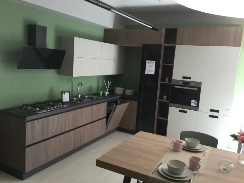 Cucina ad angolo in laminato materico a prezzo scontato