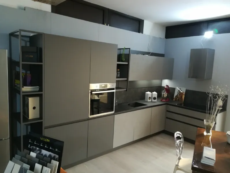 Cucina ad angolo in laminato materico antracite Kal  a prezzo scontato