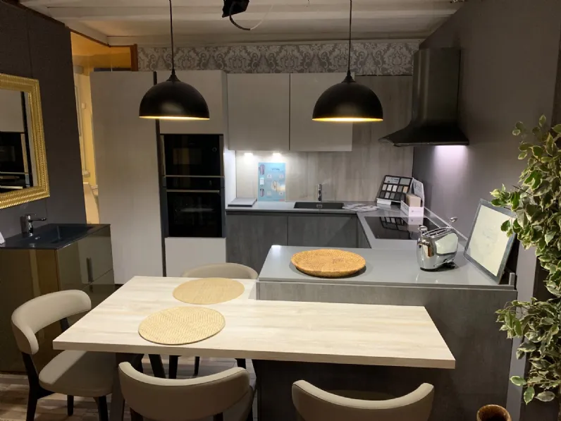 Scopri l'offerta outlet Arrex: sconto del 58% sulla cucina! Risparmia con l'architetto.