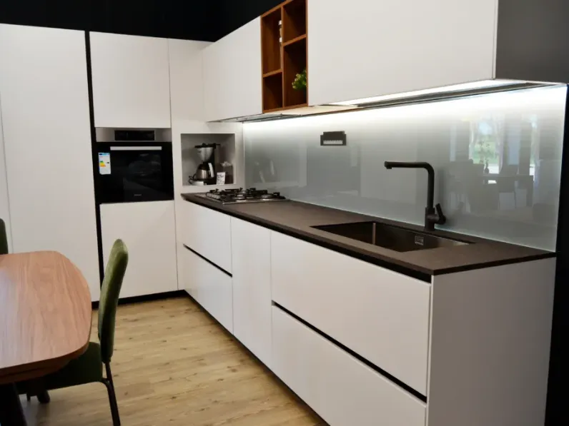 Cucina Arrital moderna ad angolo bianca in laminato opaco Ak project