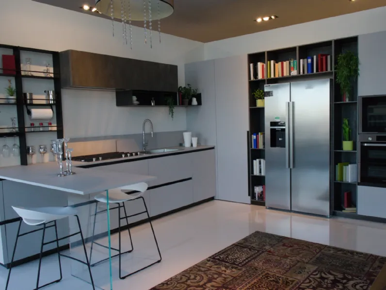 Scopri la cucina Delinea Scavolini, grigio moderno ad angolo a 13500!