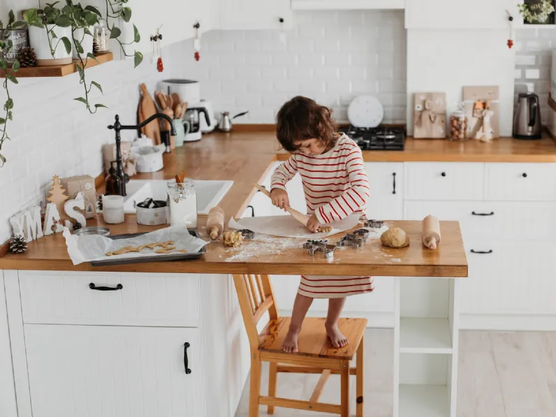 Cucina moderna bianca ad angolo Freya Artigianale da Mobilike a 6697€.