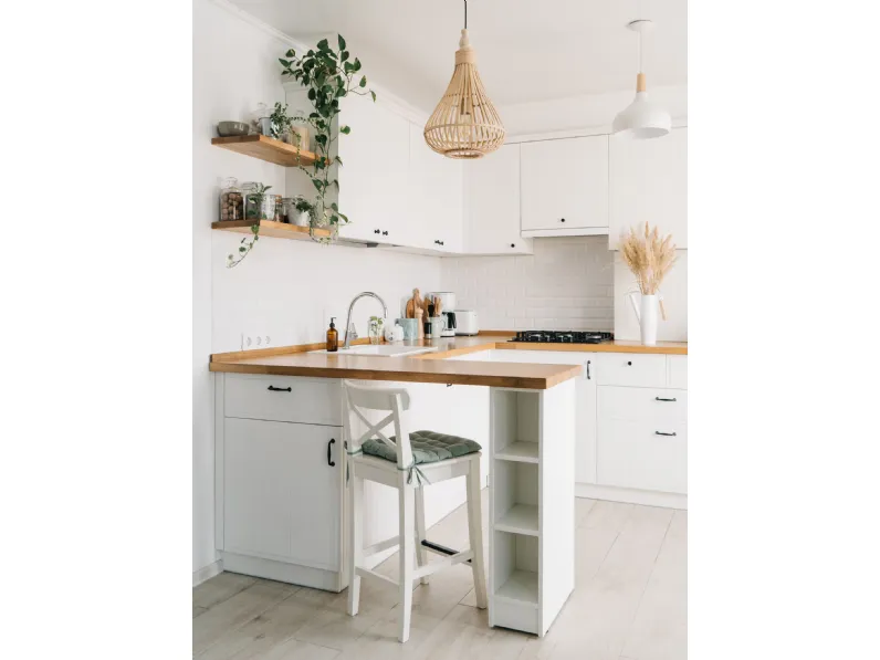Cucina moderna bianca ad angolo Freya Artigianale da Mobilike a 6697€.