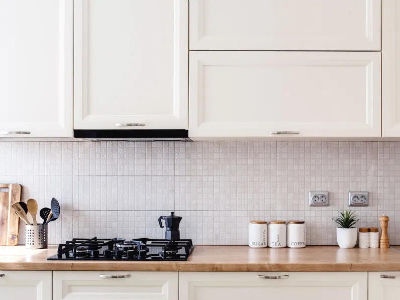 Cucina moderna ad angolo in legno bianco Mobilike Terry.