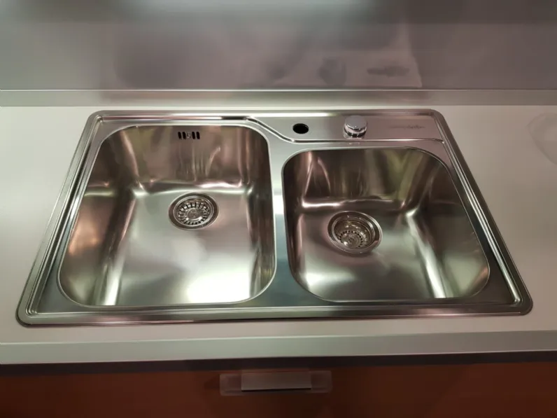 Cucina ad angolo moderna Planet Varenna a prezzo ribassato