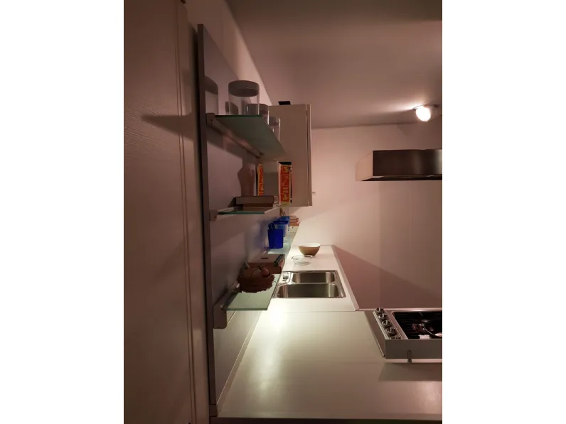 Cucina ad angolo moderna Planet Varenna a prezzo ribassato