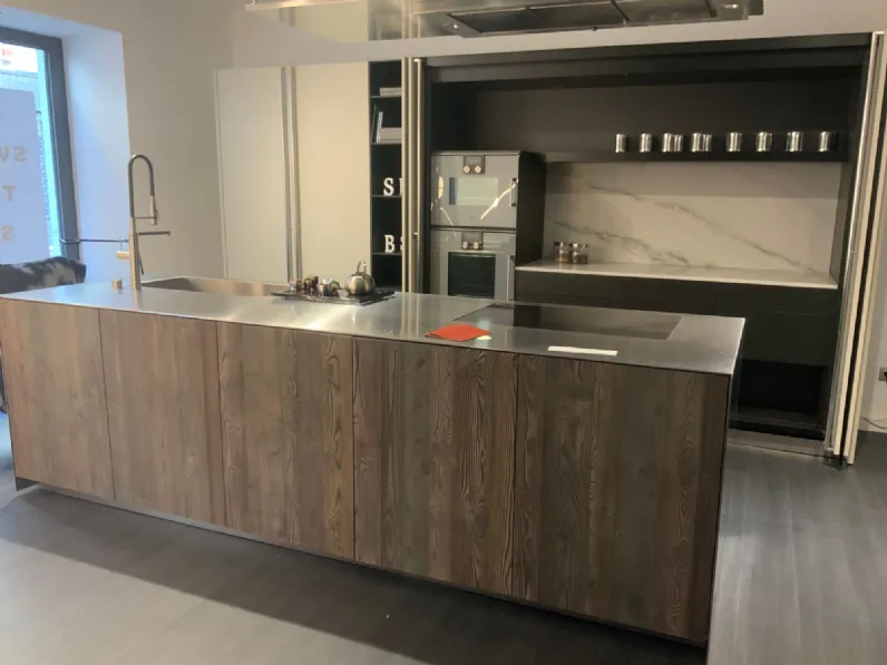 Cucina ad isola Colonne mod. hide + isola mod. aprile by boffi Boffi con uno sconto vantaggioso