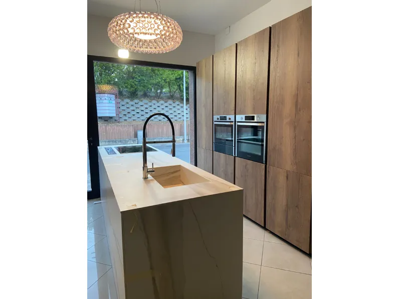 Cucina ad isola in kerlite a prezzo scontato 30%