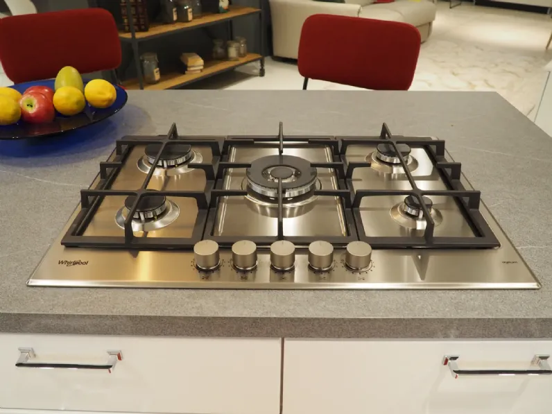 Cucina colony classica bianca Scavolini con isola scontata 30%