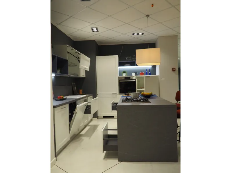 Cucina colony classica bianca Scavolini con isola scontata 30%