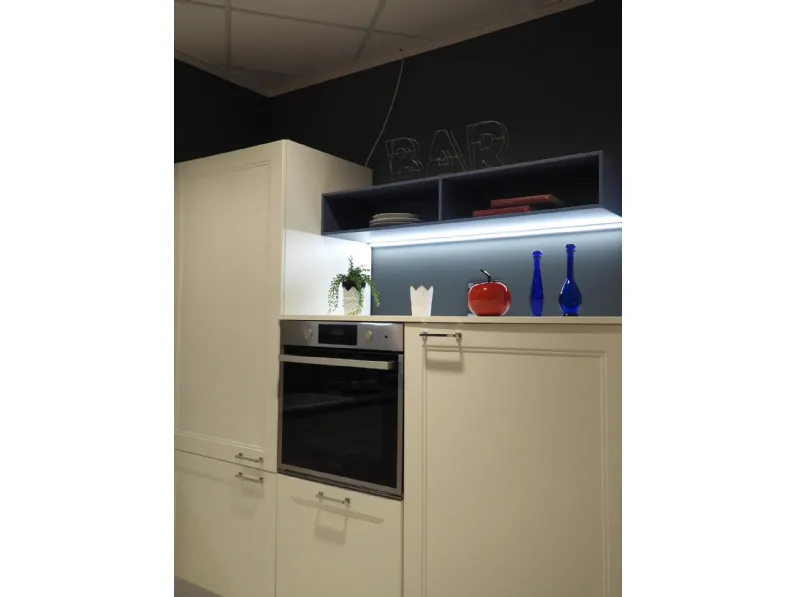 Cucina colony classica bianca Scavolini con isola scontata 30%