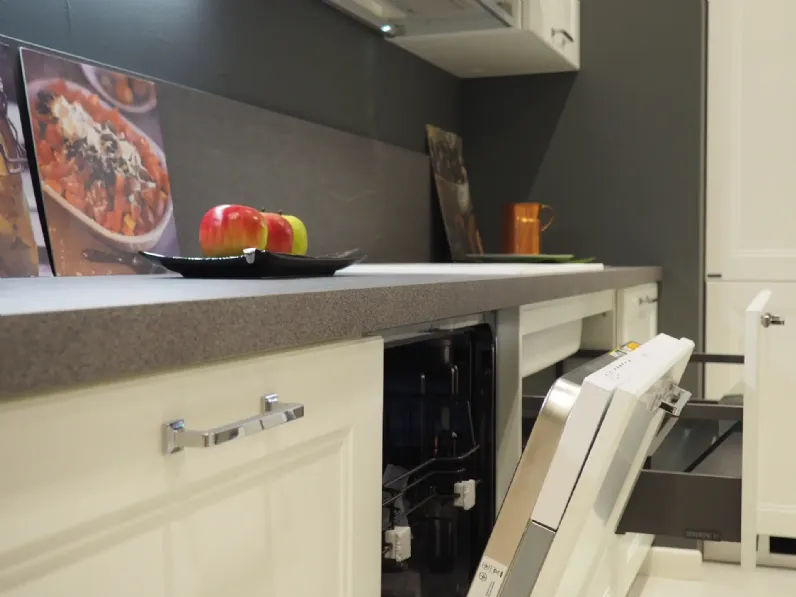 Cucina colony classica bianca Scavolini con isola scontata 30%