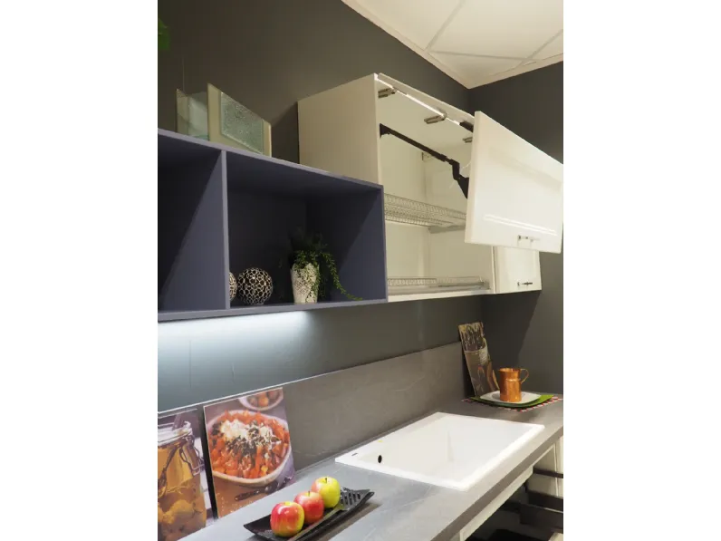 Cucina colony classica bianca Scavolini con isola scontata 30%