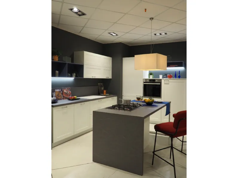 Cucina colony classica bianca Scavolini con isola scontata 30%