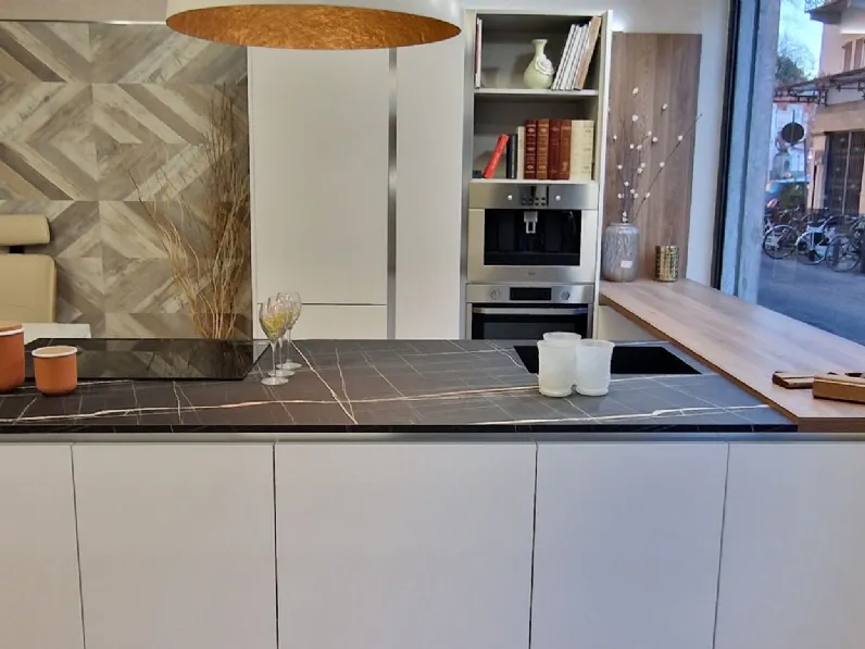 Cucina design ad isola Seta Essebi a prezzo scontato
