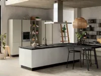 Cucina ad isola in laminato materico grigio Cucina maxi colonne industria con isola   e piano pensola in offerta    a prezzo scontato