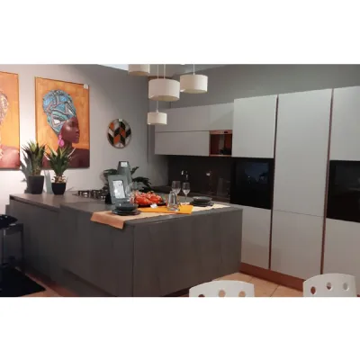 Cucina ad isola in laminato materico grigio Expo lungomare a prezzo ribassato
