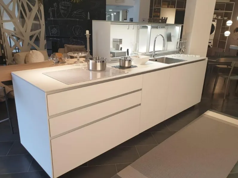 Cucina ad isola in laminato opaco bianca Artematica   a prezzo ribassato