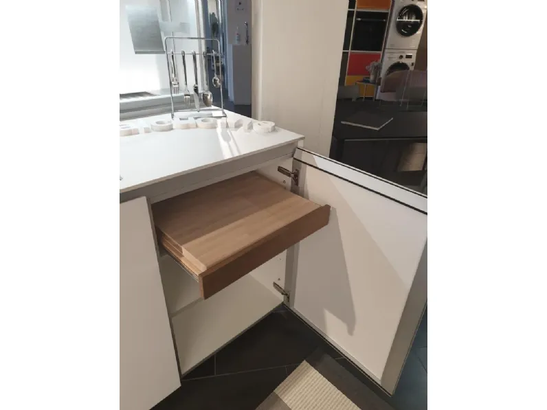 Cucina ad isola in laminato opaco bianca Artematica   a prezzo ribassato