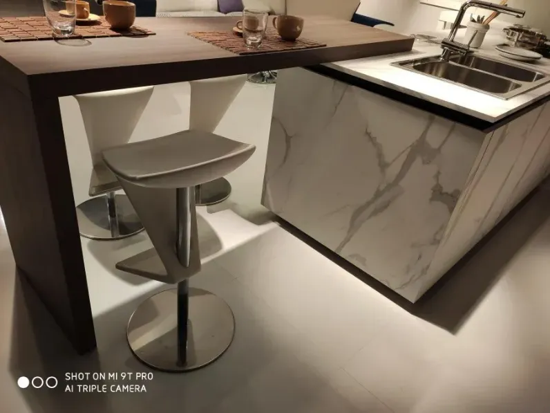 Cucina ad isola in laminato opaco bianca Kalì z6 a prezzo ribassato