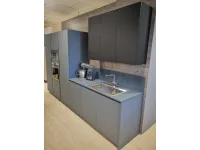 Cucina ad isola in laminato opaco grigio Fenix design a prezzo ribassato