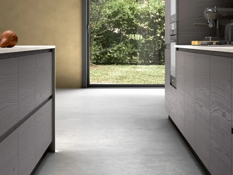 Cucina Zenit moderna grigia Essebi con isola scontata 29%