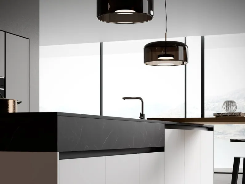 Cucina con isola in vetro a prezzo scontato 30%