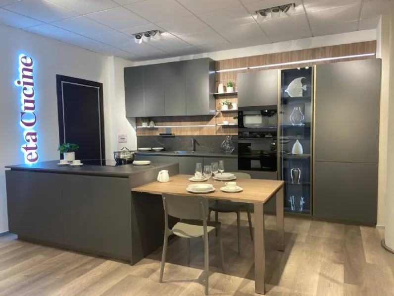 Richiedi il prezzo: cucina altri colori moderna Lounge vetro opaco di Veneta cucine in Offerta Outlet 