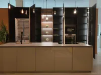 Cucina Binova design ad isola rovere moro in legno Mantis + bluna laccato