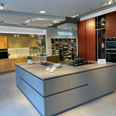 Cucina altri colori moderna con isola Lounge  Veneta cucine in Offerta Outlet