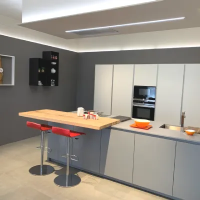 Cucina Ak4 design grigia Arrital con isola scontata 40%