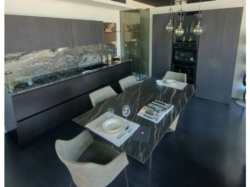 Scopri la cucina Binova Bluna ad angolo a 11500! Design unico.
