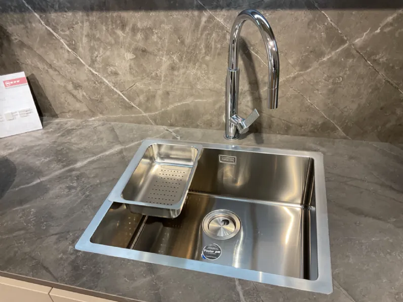 Cucina Veneta Cucine design con isola altri colori in laccata opaco Lounge shell
