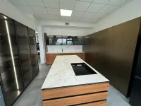Cucina con isola in legno a prezzo ribassato 46%