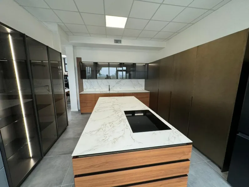 Cucina con isola in legno a prezzo ribassato 46%