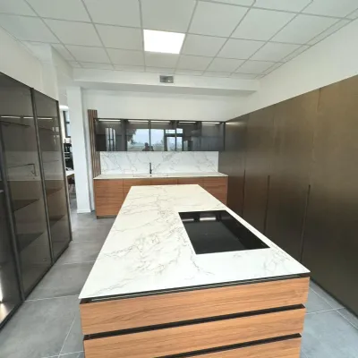 Cucina con isola in legno a prezzo ribassato 46%