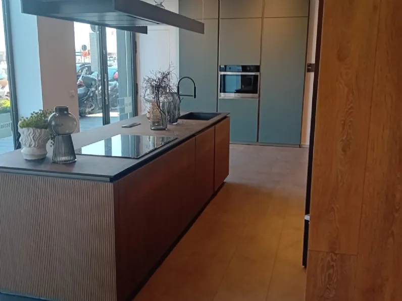 Cucina Scavolini design con isola altri colori in legno Libra