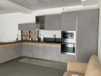 Cucina a prezzo scontato con penisola design Natural Moretti compact