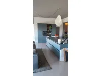Cucina con isola in laminato opaco modello Cucina e isola in fenix verde commodoro ad un prezzo riservato 