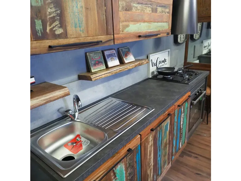 Cucina Outlet etnico industriale lineare altri colori in legno Cucina vintage color ante legno recycle design