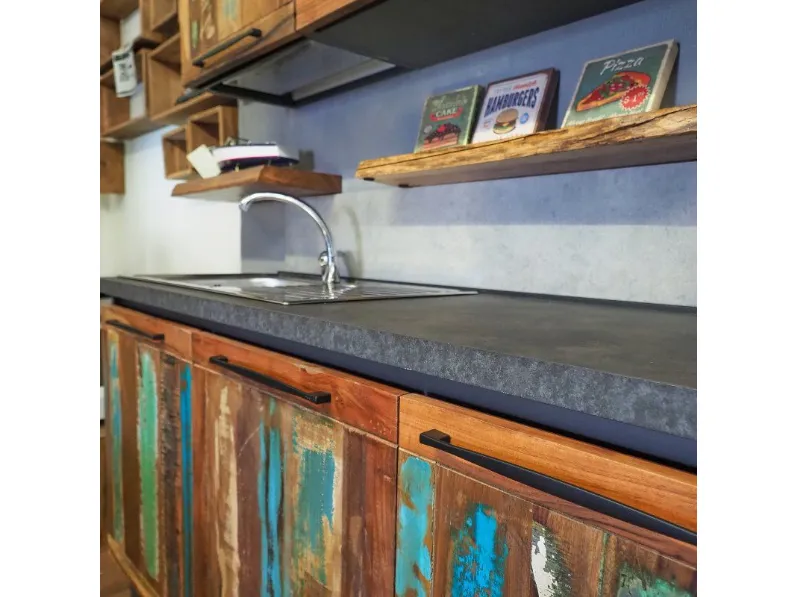 Cucina Outlet etnico industriale lineare altri colori in legno Cucina vintage color ante legno recycle design