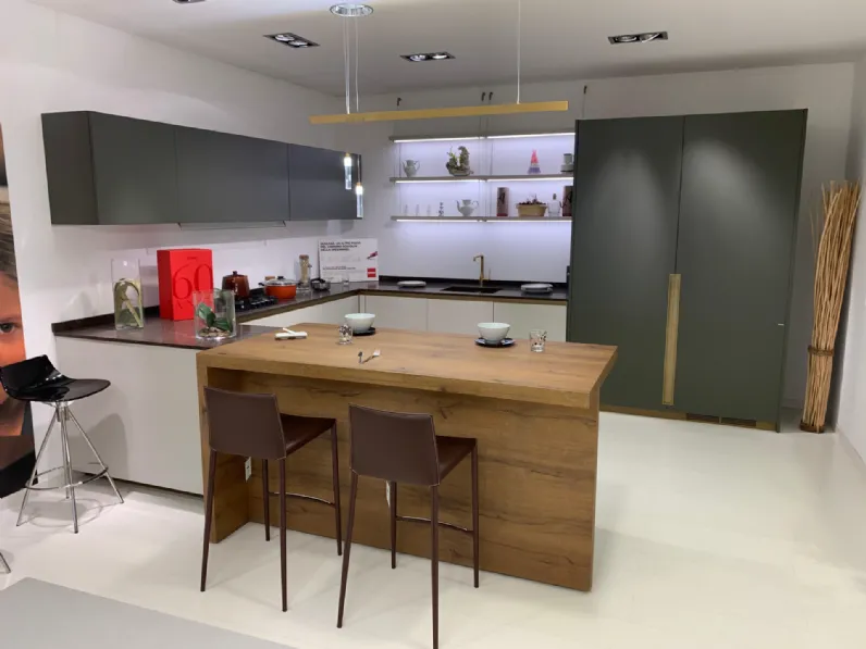 Cucina ad angolo in laccata opaco a prezzo ribassato 28%