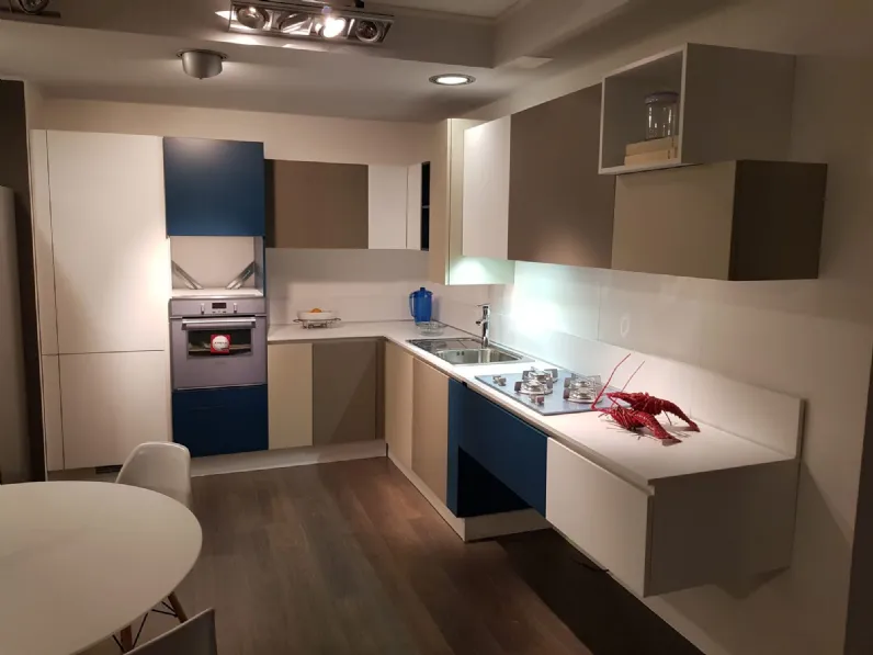 Cucina altri colori moderna ad angolo Space Gd arredamenti in Offerta Outlet