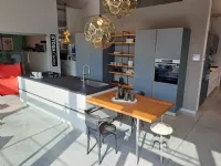 Cucina con isola in polimerico a prezzo scontato 50%