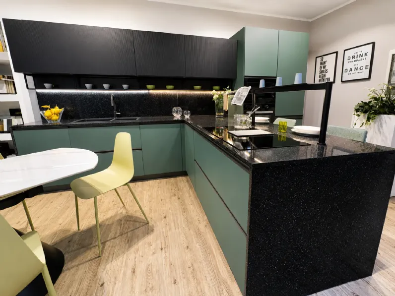 Cucina a prezzo ribassato con penisola moderna Kal� Arredo3
