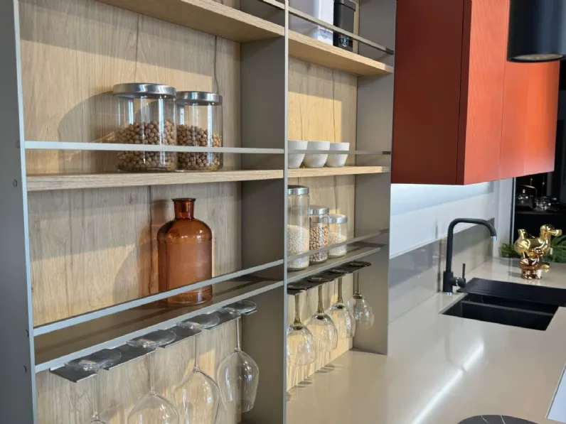 Cucina con penisola in laccata opaco a prezzo scontato 60%