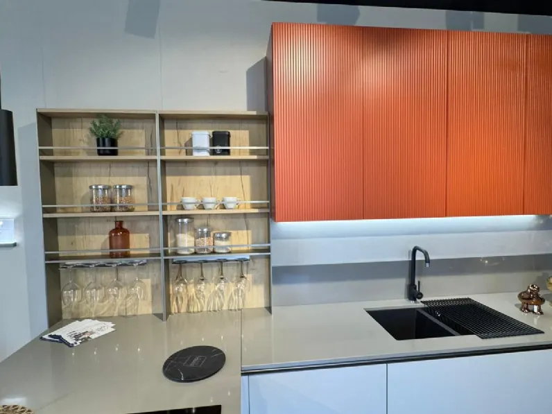 Cucina con penisola in laccata opaco a prezzo scontato 60%